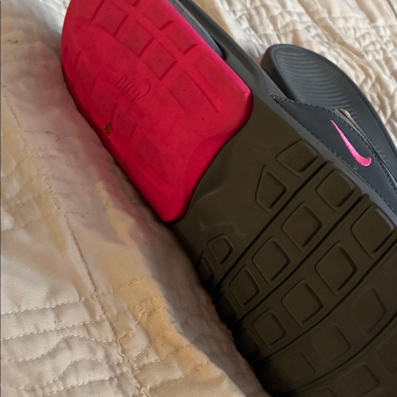 Nike Slide Sandals with Pink Logo - Picture 4 of 4